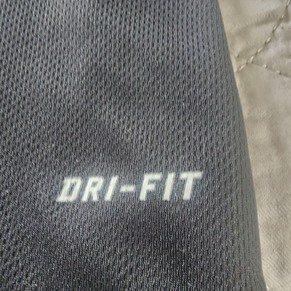 Nike Women's Black Sports Top - Picture 5 of 9